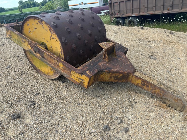 #2276-•-pull-behind-sheepsfoot-roller-image-2