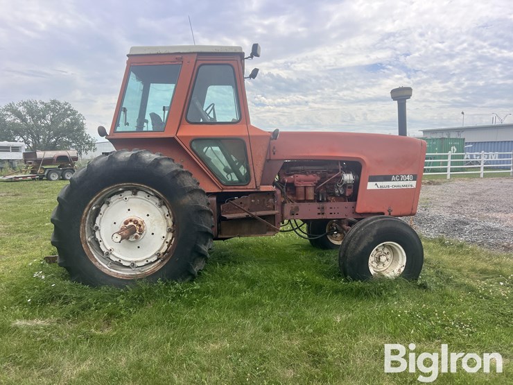 1976-allis-chalmers-7040-image-4