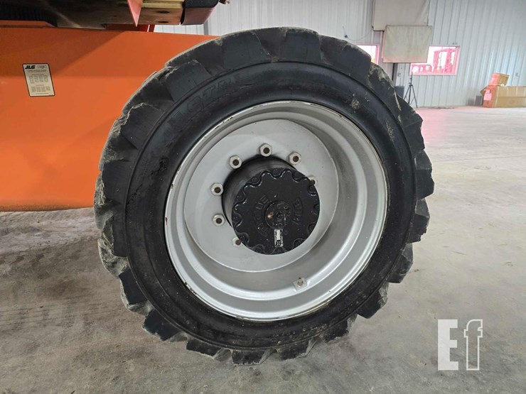 2016-jlg-800aj-image-24