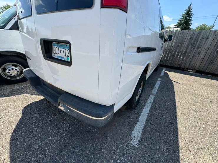 #1896-•-2008-chevy-express-van-image-18