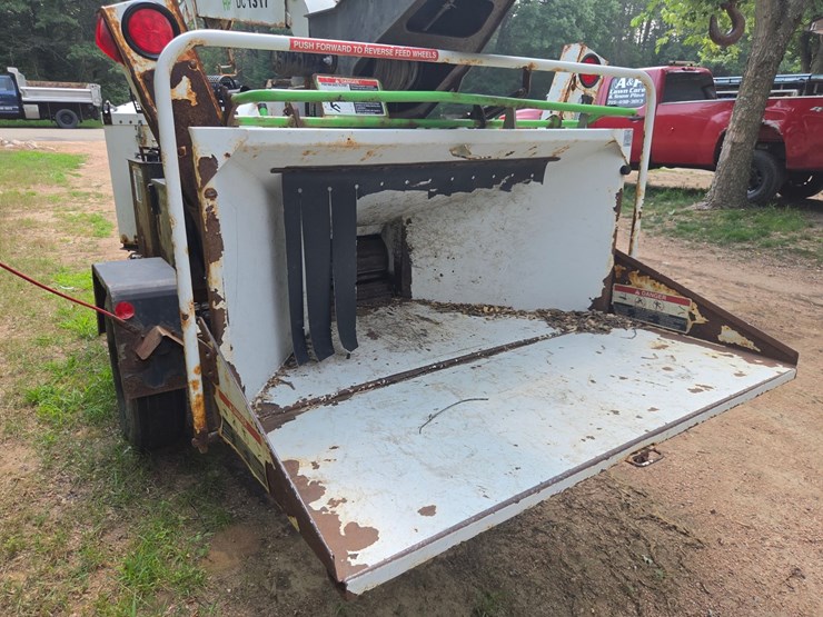 #1801-•-2016-altec-towable-wood-chipper-image-9
