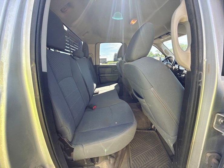 2014-dodge-1500-image-28