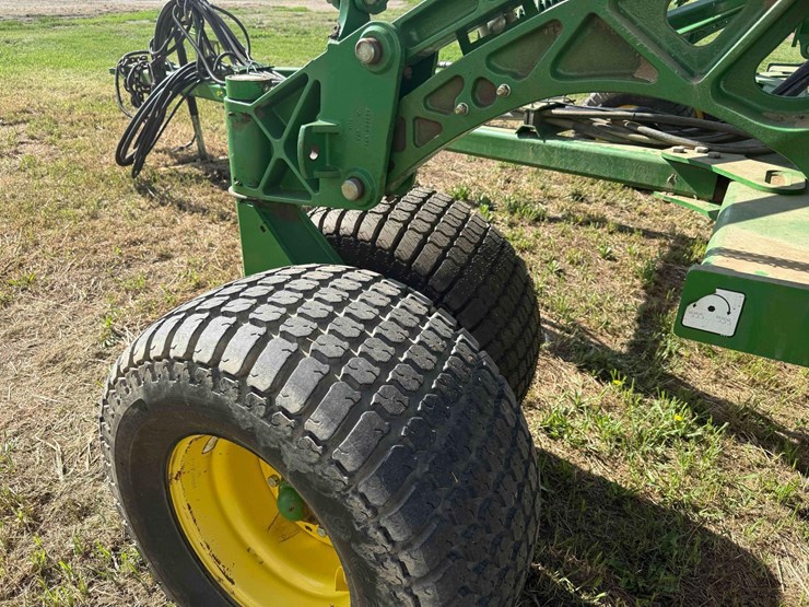 2013-john-deere-1830-image-21