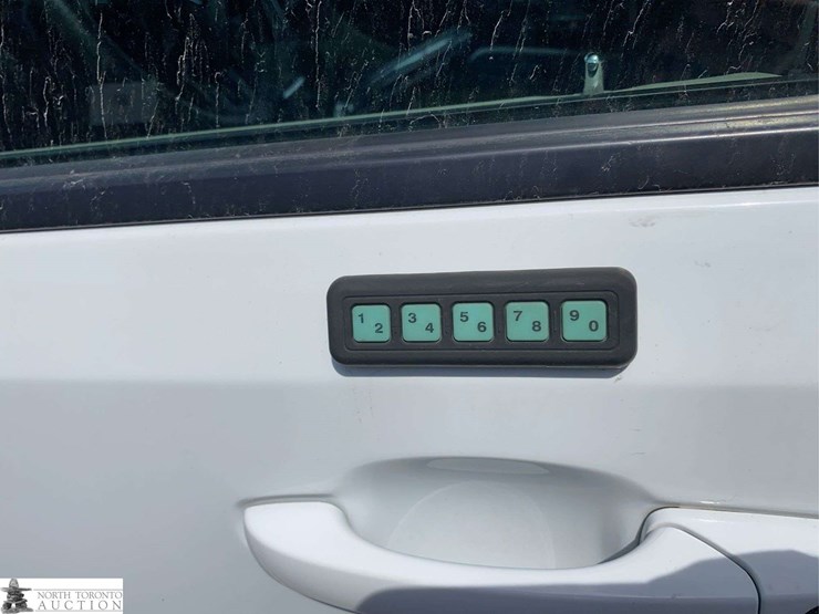 2017-dodge-grand-caravan-se-image-32