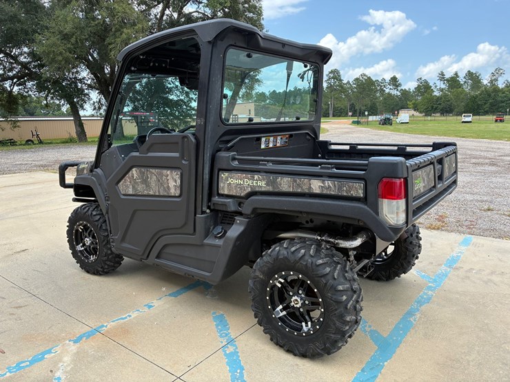 2023-john-deere-gator-image-3