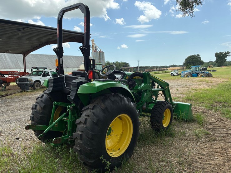 john-deere-4044m-image-4