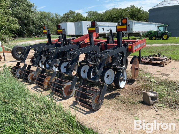 case-ih-2500-image-5