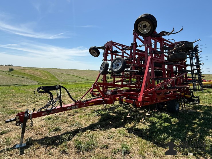 2023-case-ih-255-image-1