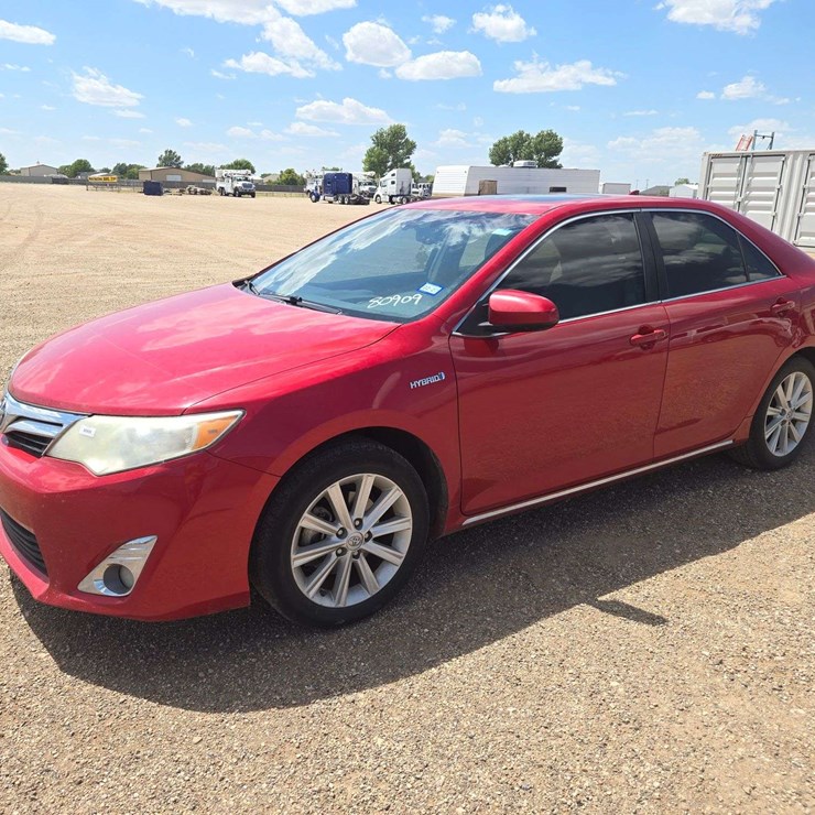 2014 Toyota Camry Hybrid LE Sedan 4D