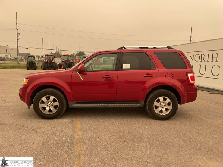 2011-ford-escape-image-8