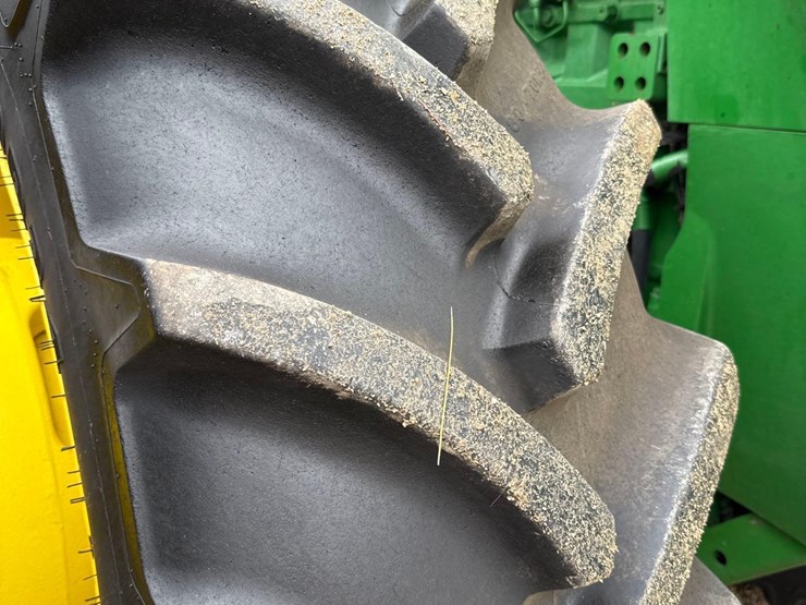 2014-john-deere-8320r-image-13