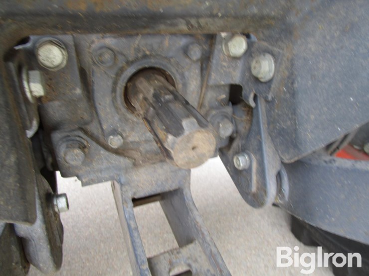 2014-kubota-l3301d-image-16