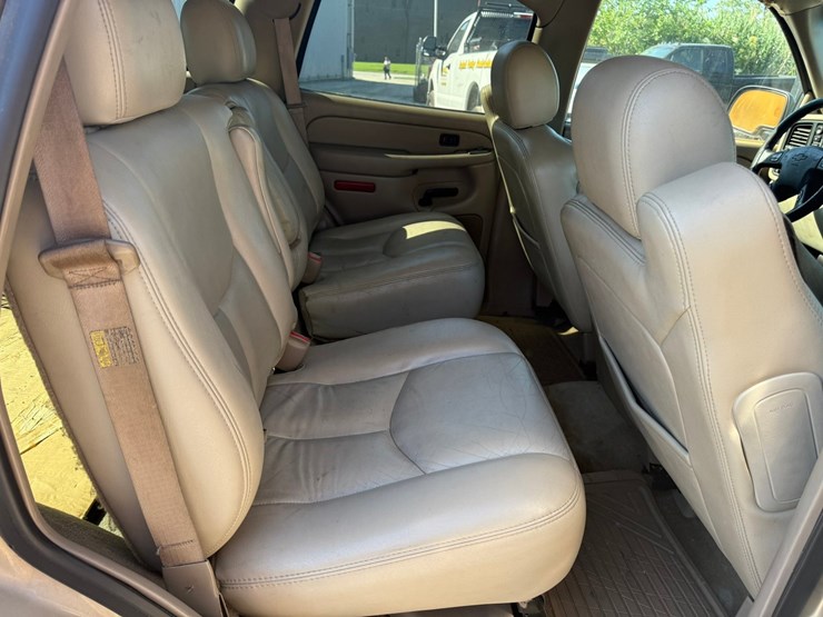 2005-chevrolet-tahoe-image-23