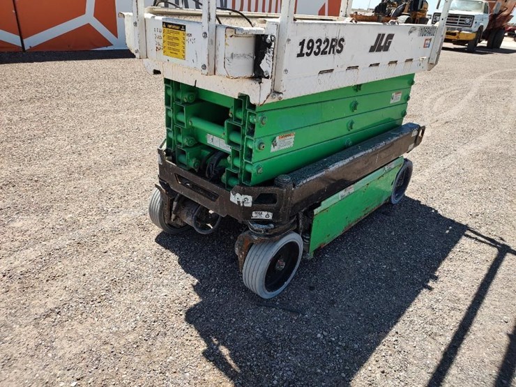2017-jlg-1932r-image-9