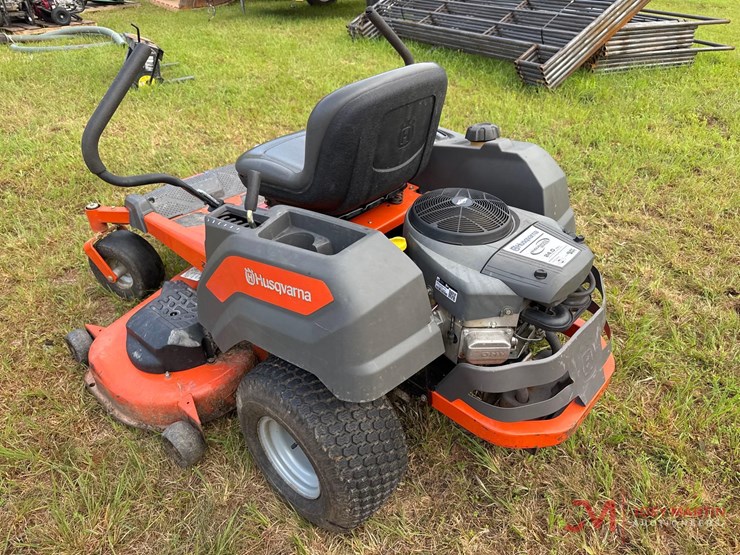husqvarna-z254-zero-turn-mower-image-3