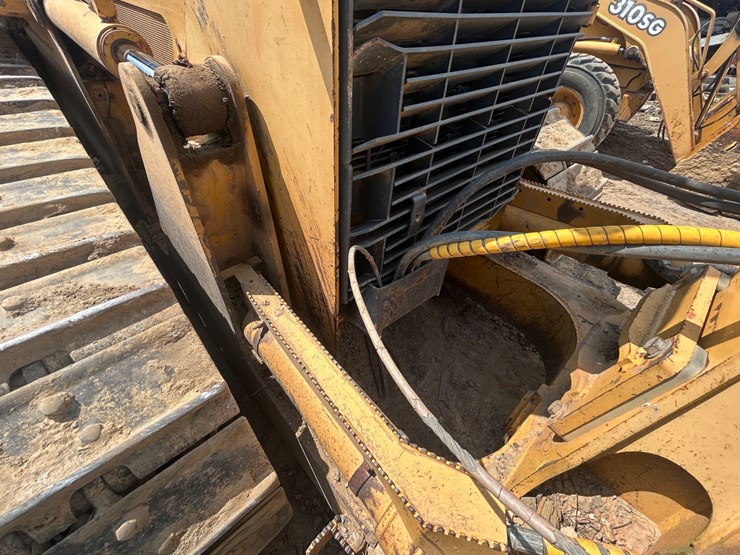 2009-deere-750j-lt-image-29