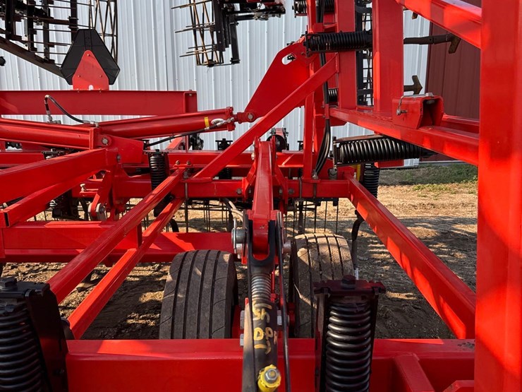 2013-kuhn-krause-5635-46ft-field-cultivator-image-65