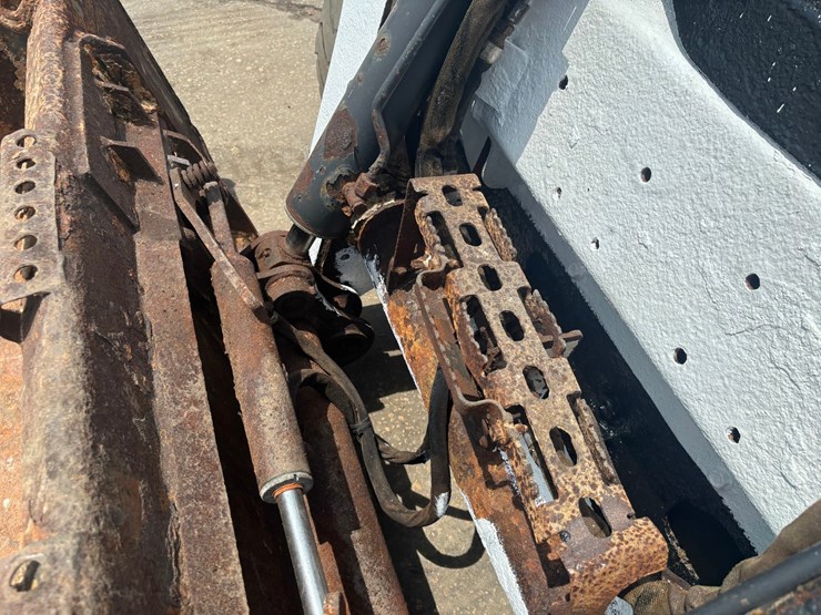 2013-bobcat-s630-image-55