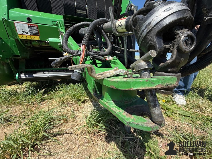 2010-john-deere-568-image-14