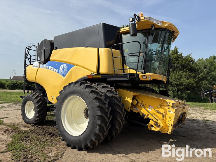 2009-new-holland-cr9040-image-3