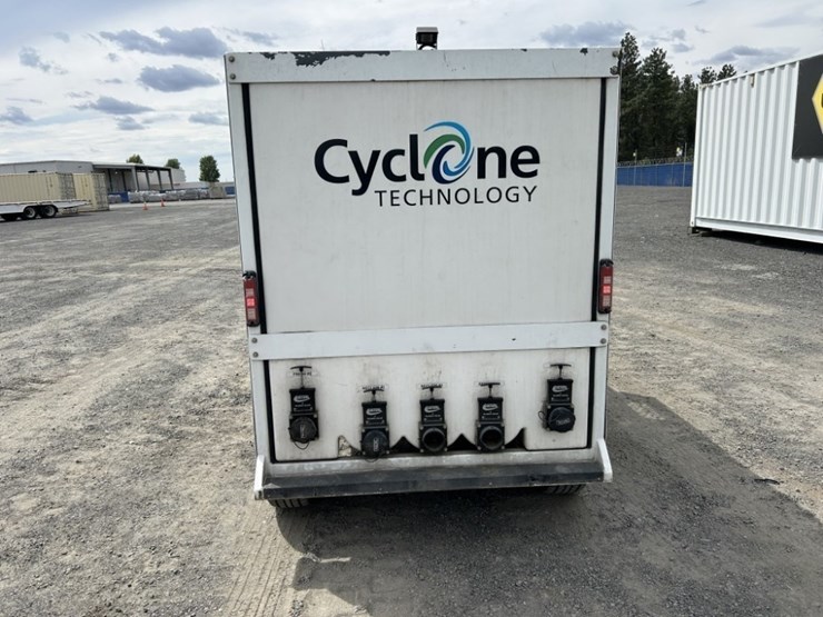 2013-cyclone-cy5500-surface-cleaning-truck-image-4
