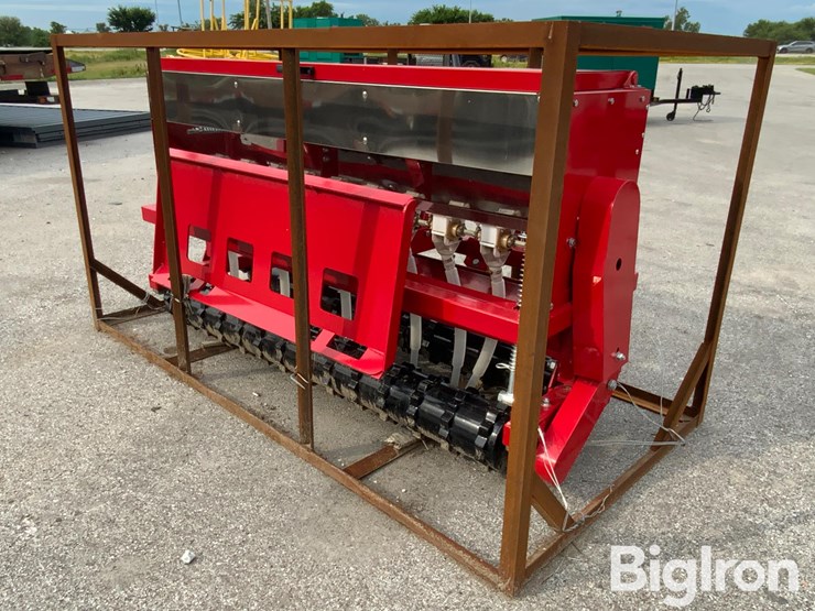 2025-massey-ferguson-730-image-5