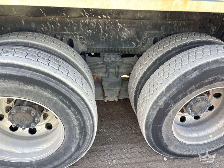 2017-freightliner-114sd-image-38
