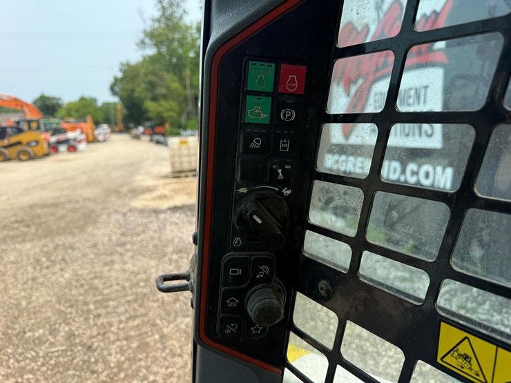 2021-bobcat-t66-image-23