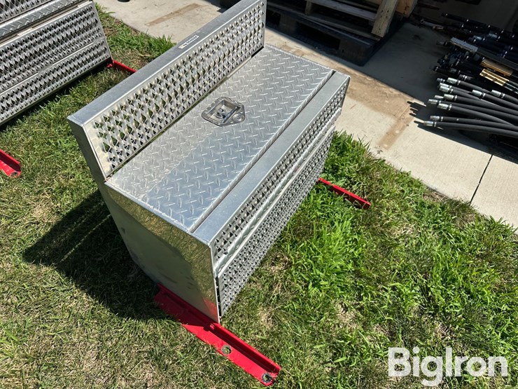 peterbilt-aluminum-step/battery-box-image-10
