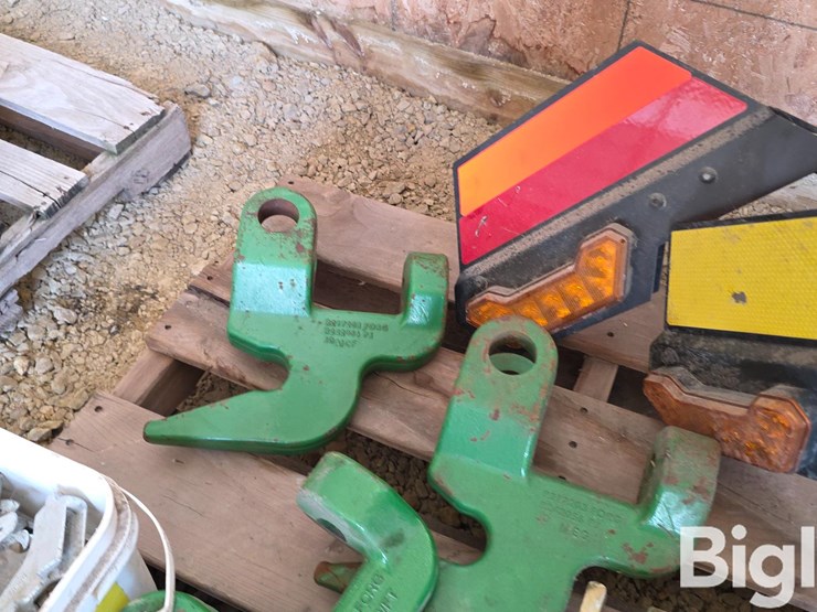 john-deere-hitch-parts,-pins,-&-safety-lights-image-14