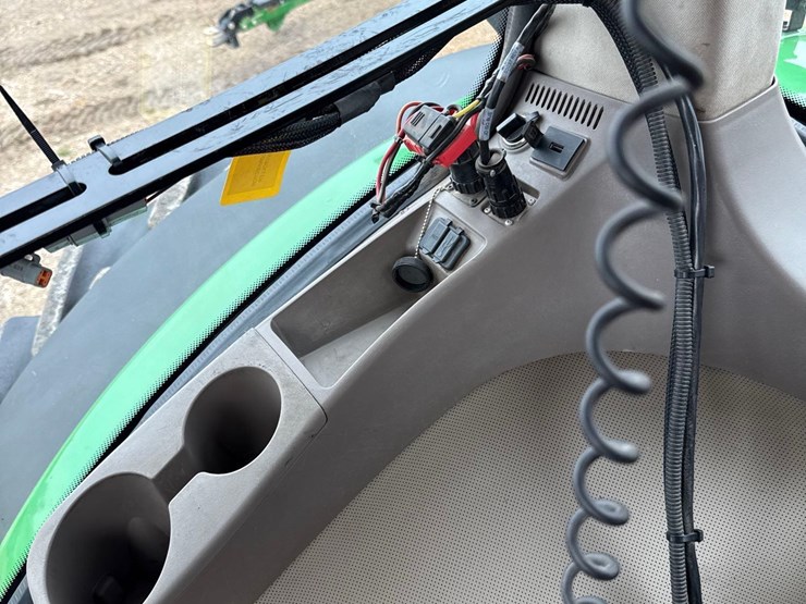 2014-john-deere-8320r-image-80