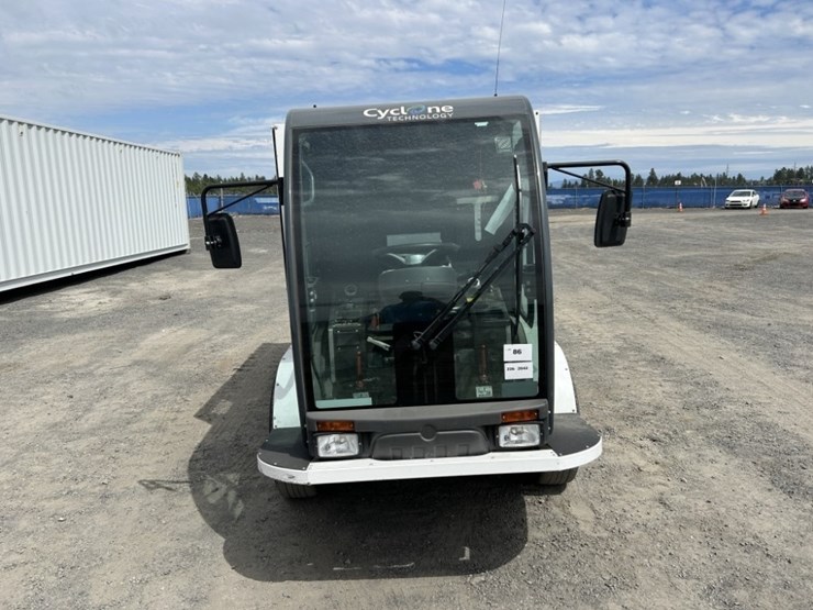 2013-cyclone-cy5500-surface-cleaning-truck-image-8