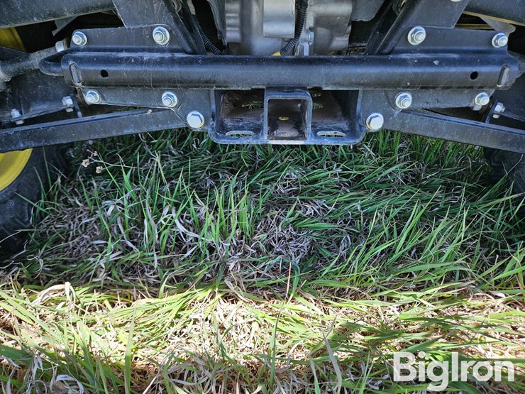2022-john-deere-gator-image-13