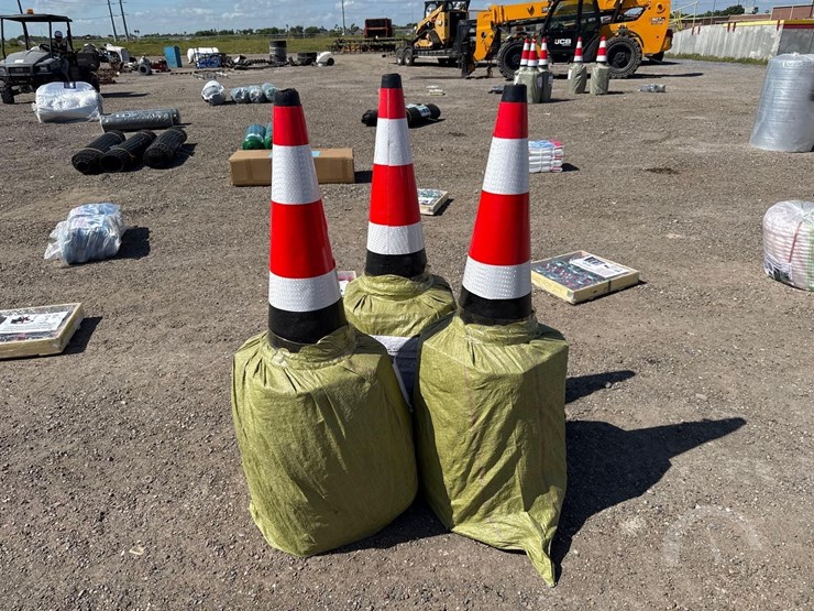 qty-(60)-safety-traffic-cones-image-2