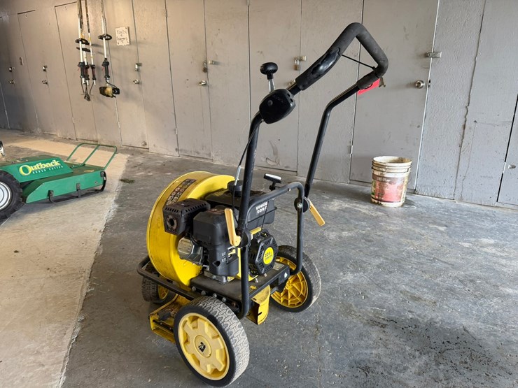 #4059-•-2021-champion-224cc-walk-behind-blower-image-3