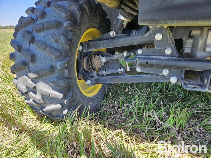 2022-john-deere-gator-image-15