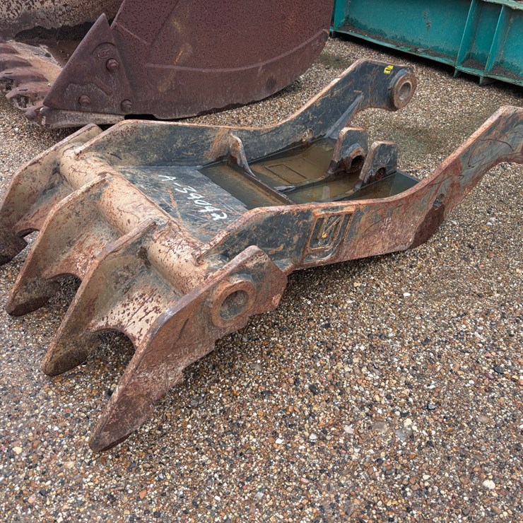 #39092 • 26IN EXCAVATOR THUMB