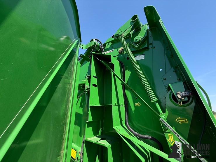 2010-john-deere-568-image-18
