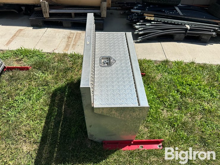 peterbilt-aluminum-step/battery-box-image-4