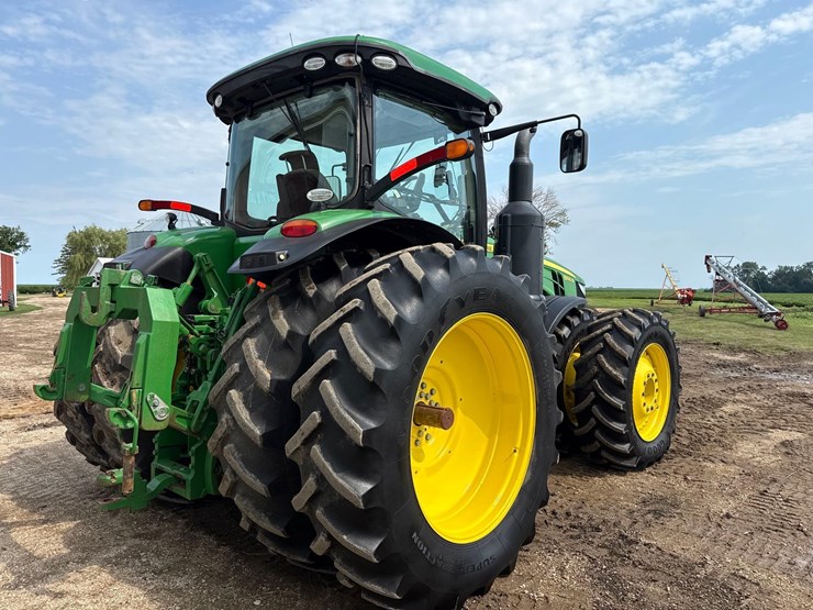 2014-john-deere-8320r-image-2