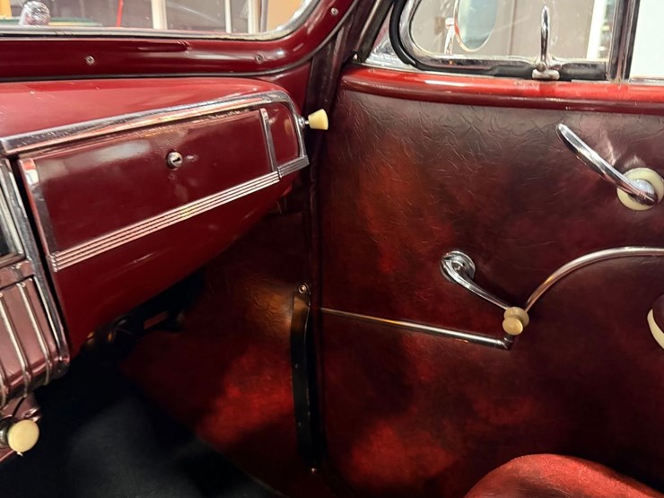 #1880-•-1947-plymouth-deluxe-convertible-image-38