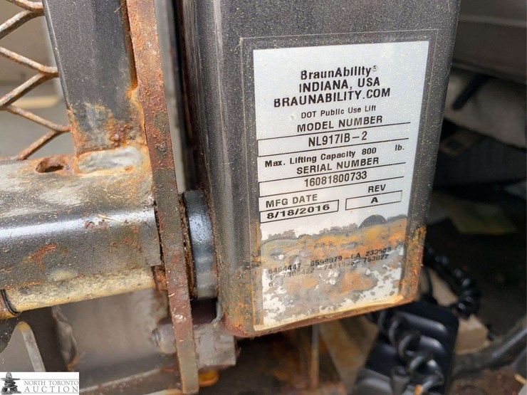 2016-nissan-nv3500hd-image-23