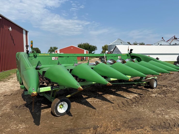2012-john-deere-608c-image-2
