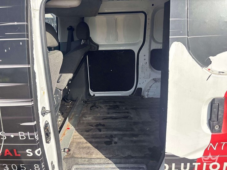 2016-nissan-nv200-image-11