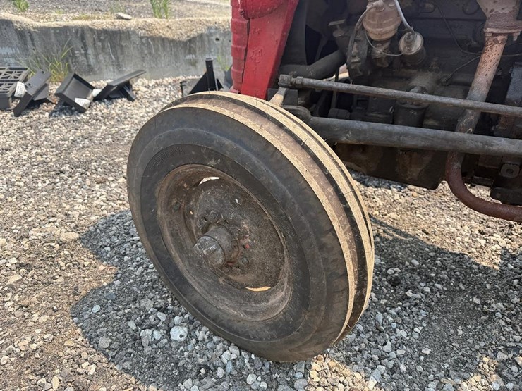 massey-ferguson-135-image-19