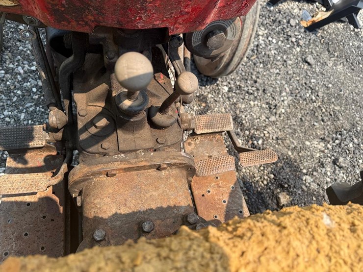 massey-ferguson-135-image-23