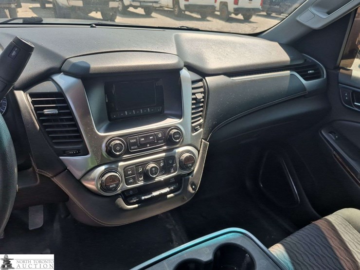 2015-chevrolet-suburban-image-14