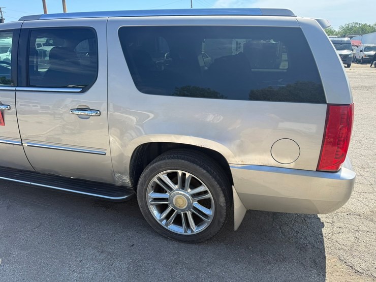 2008-cadillac-escalade-image-9