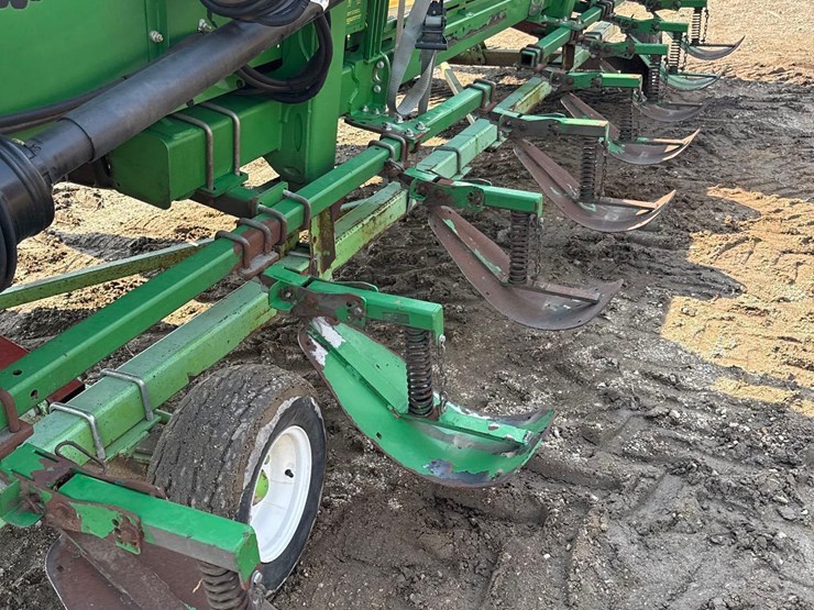 2012-john-deere-608c-image-38