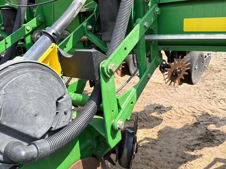 2006-john-deere-1770nt-image-18